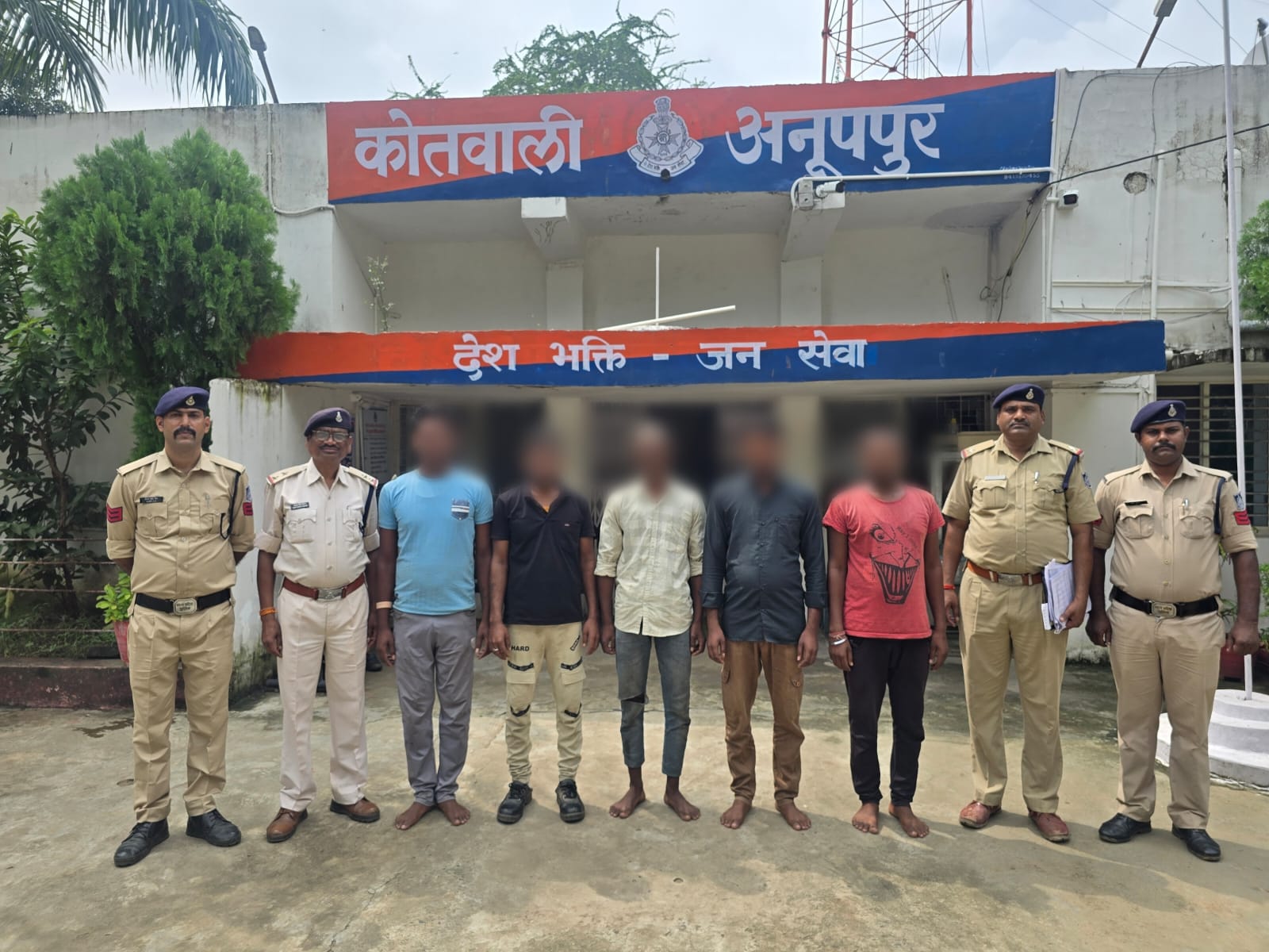 anuppur, Five trucks ,  illegal scrap  