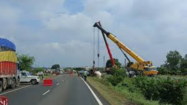 guna,   tanker   propane gas, overturned  