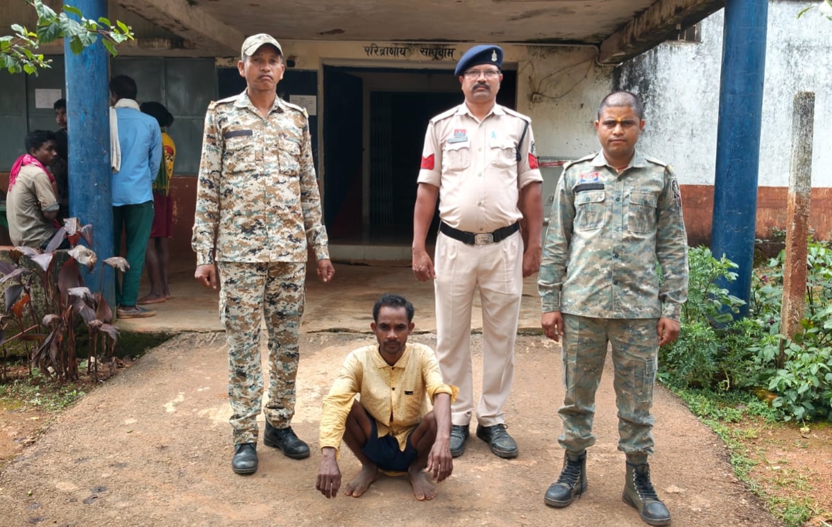 balrampur, Son beats father, kicks and punches