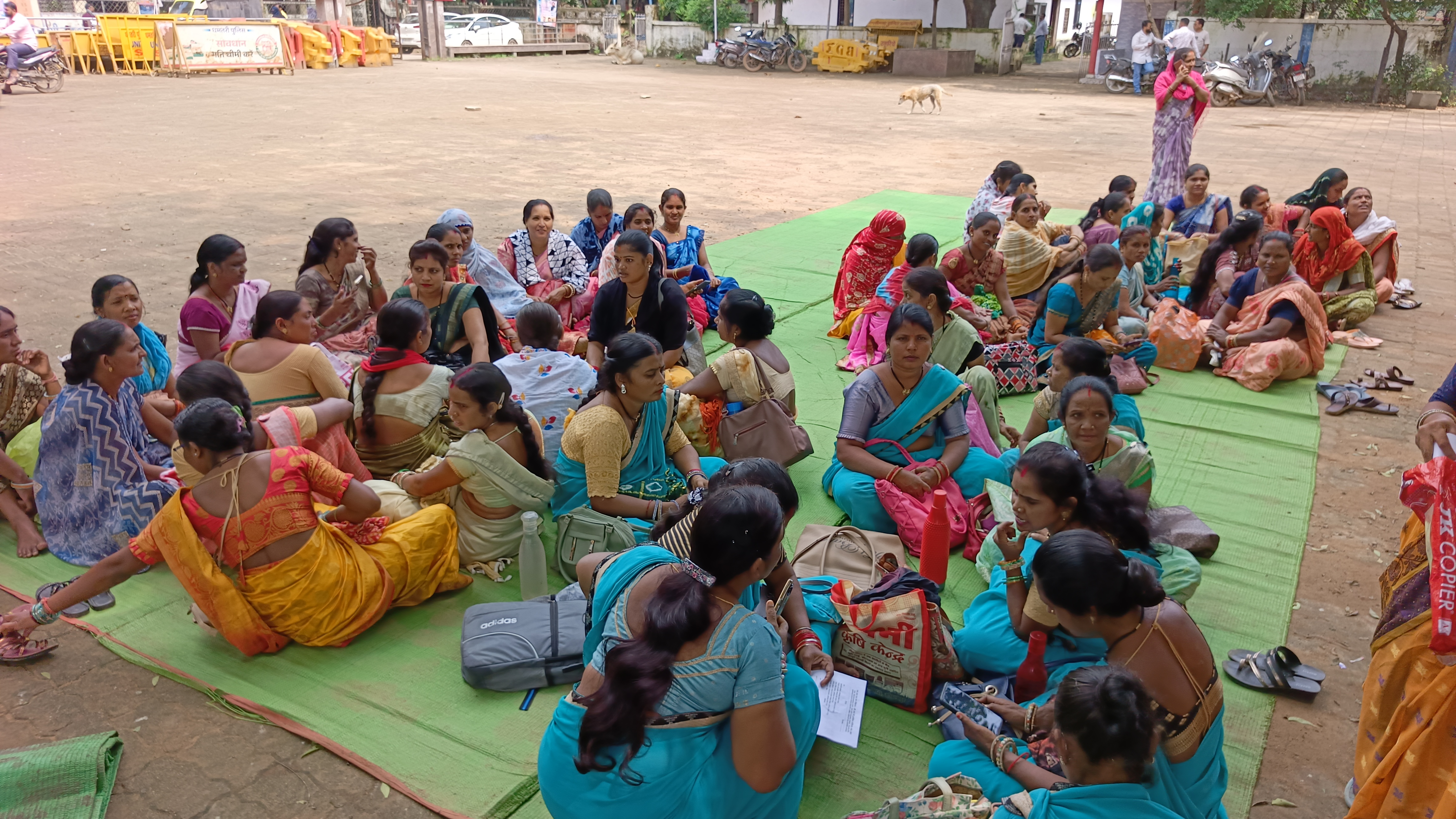 dhamtari,   anger of active women, Gandhi Maidan 