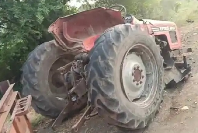 bhopal,  tractor trolley overturned  , Madhya Pradesh.