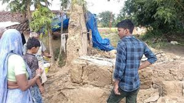satna , wall of an old house ,collapsed  