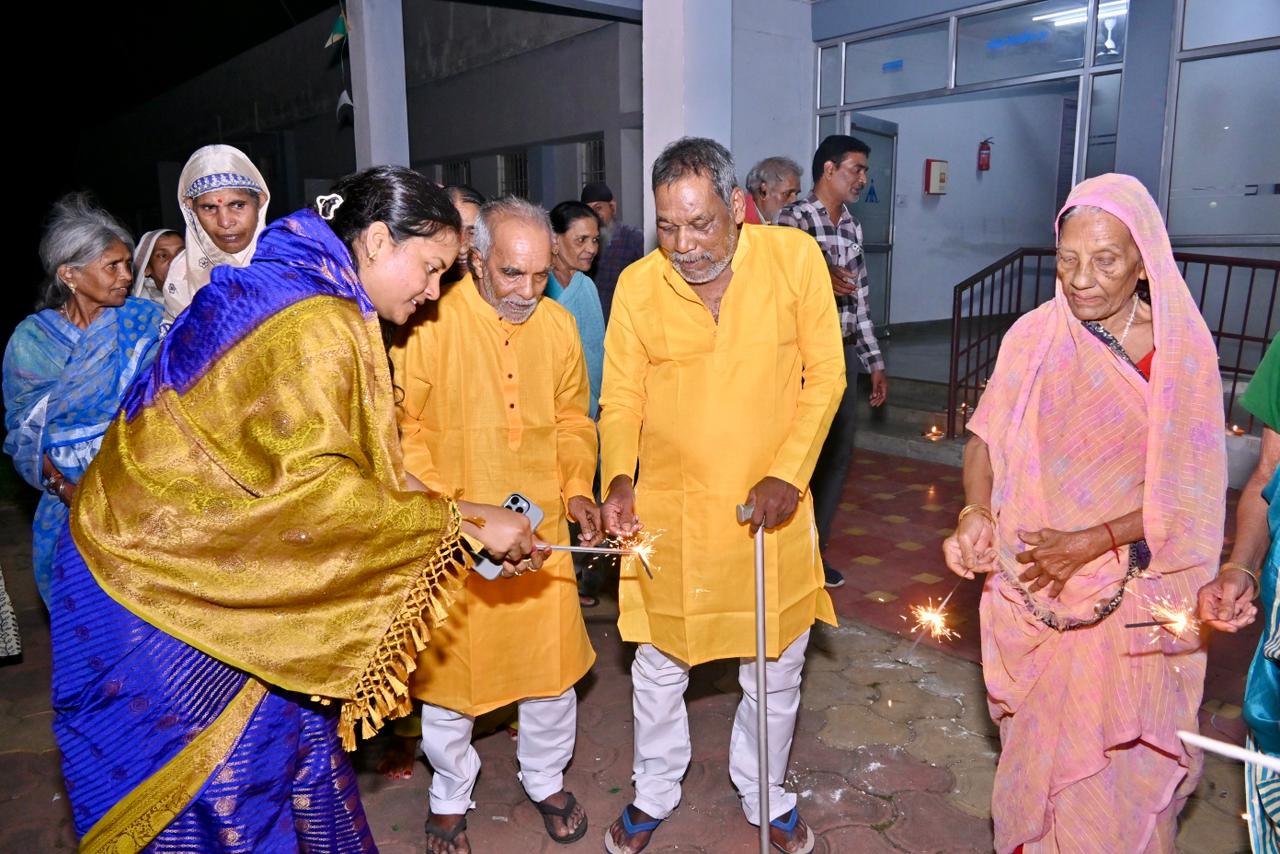 raipur, Minister Laxmi Rajwade ,celebrated Diwali  