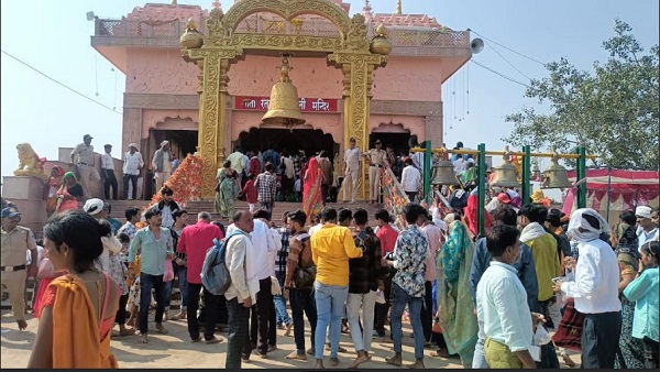 datia, People from far , Maa Pitambara Temple