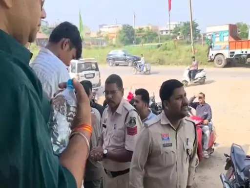 surajpur, Masked men attack ,jewellery shop  