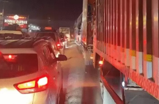 indore, Thousands of vehicles , Indore-Khandwa road