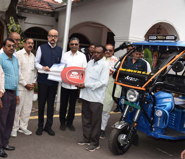 raipur, Governor Deka , Saraswati Shiksha Sansthan