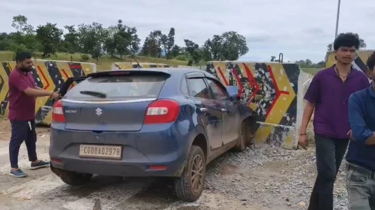 korba, One person died , speeding car collided 