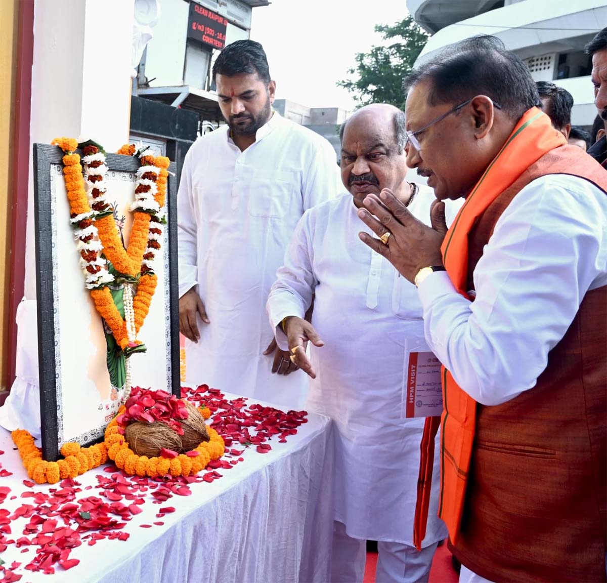 raipur,   Chief Minister, paid homage  