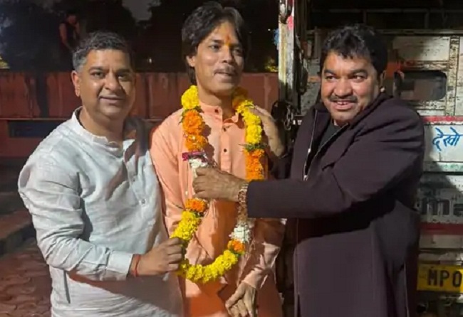 indore, Congress leader Pintu Joshi , attack, hospitalised