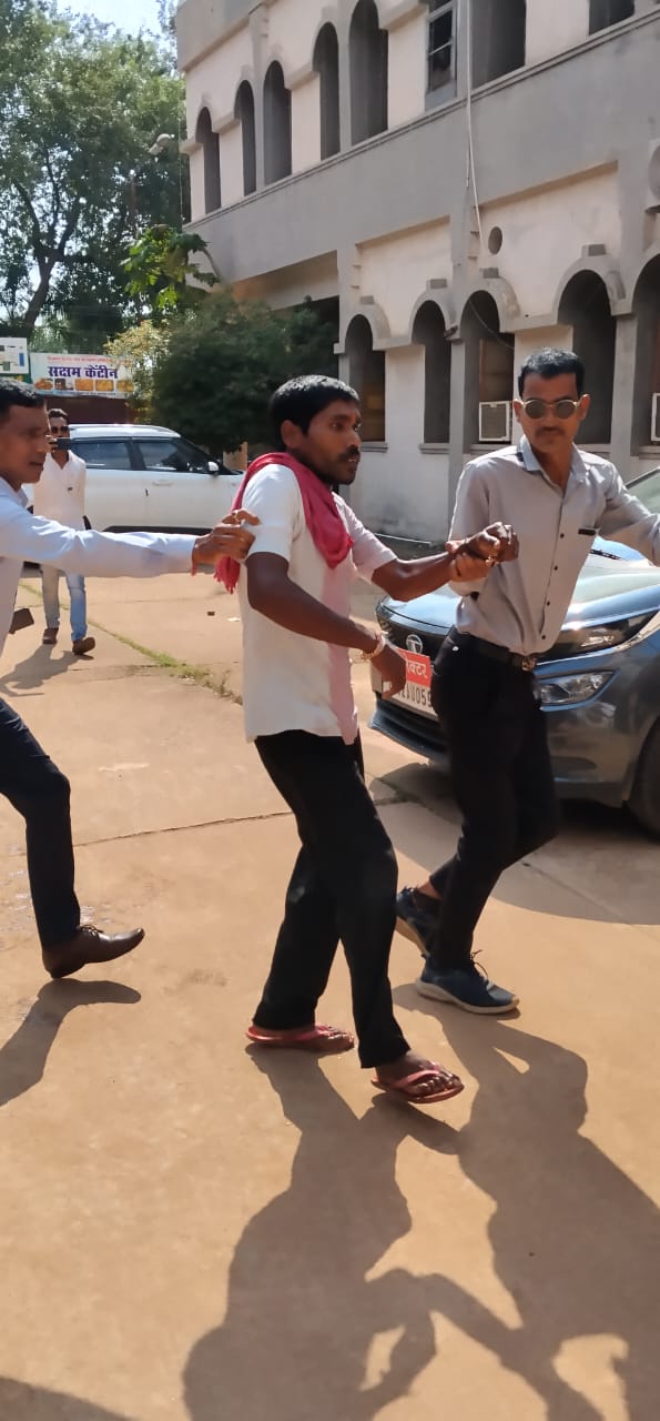 dhamtari,   young man poured petrol ,land dispute