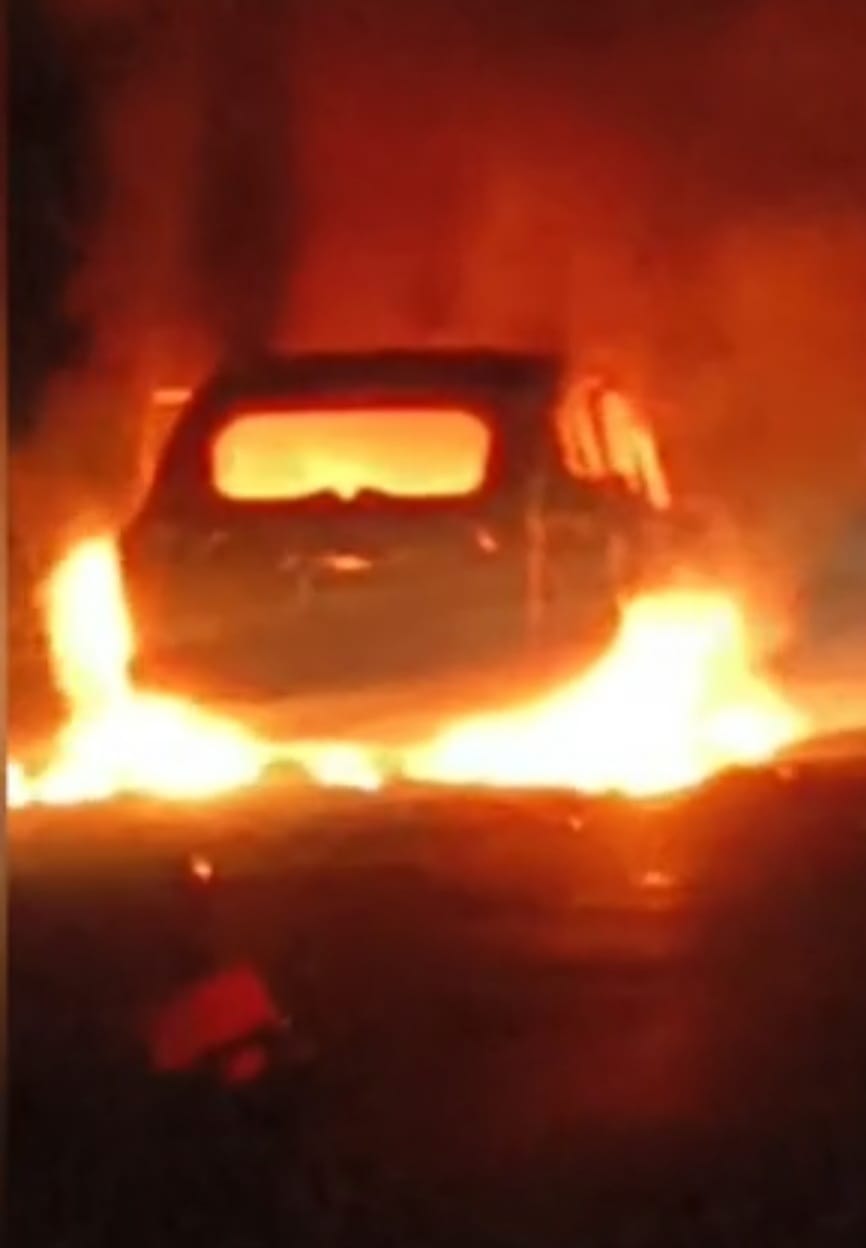 rajgarh, Cash and mobile phones , car catches fire