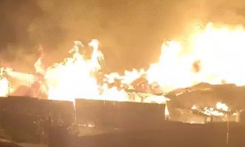 bhopal,   massive fire ,timber market 