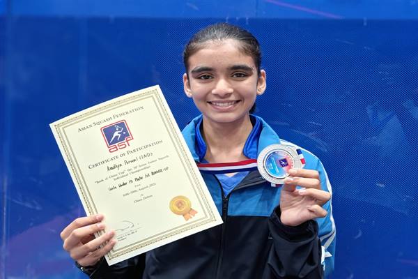 bhopal, Chief Minister, congratulated Aaradhya Porwal  