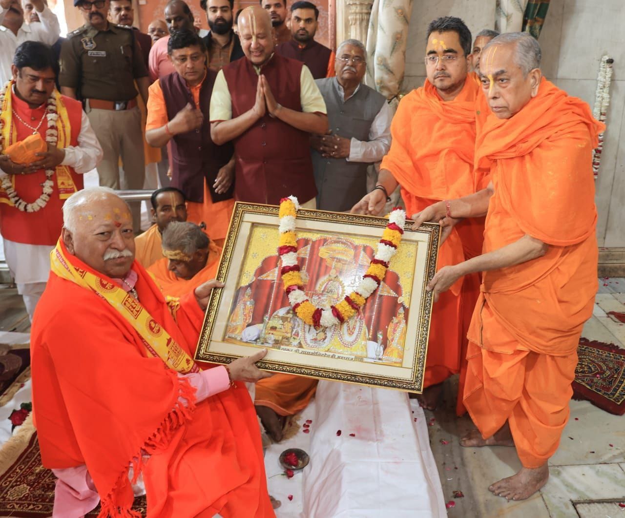 jaipur, RSS chief Mohan Bhagwat ,visited Thakur Shri Radha Govind Devji.