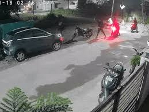 bhopal, Miscreants create ruckus , Raja Bhoj complex