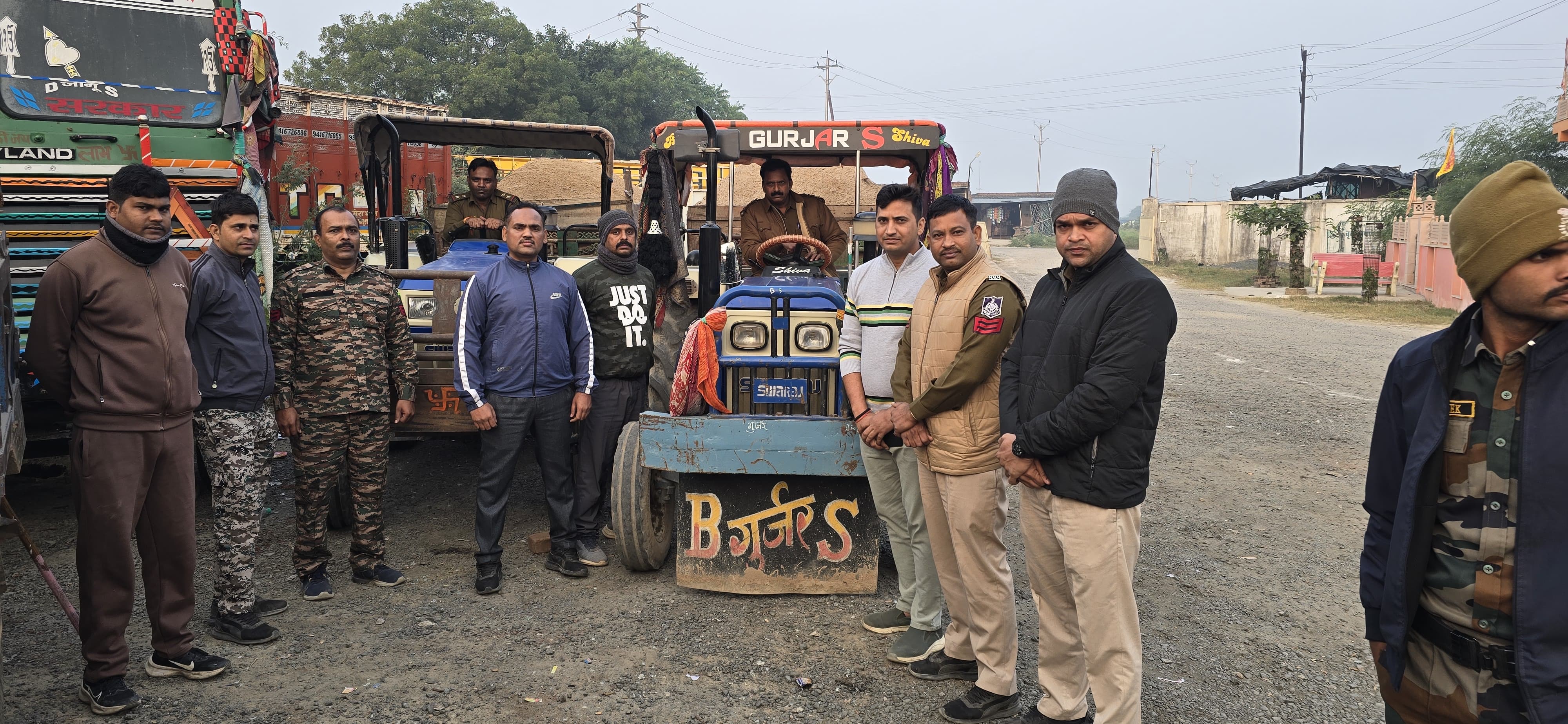 morena, Two tractors transporting ,illegal sand seized