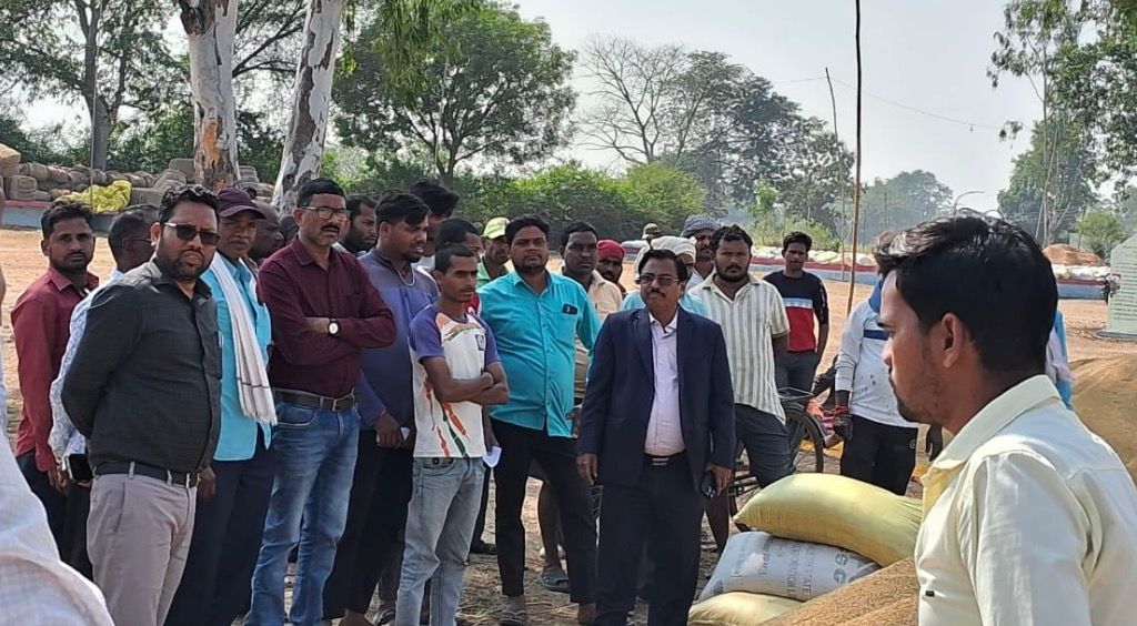 dhamtari,  commissioner inspected ,paddy procurement centers