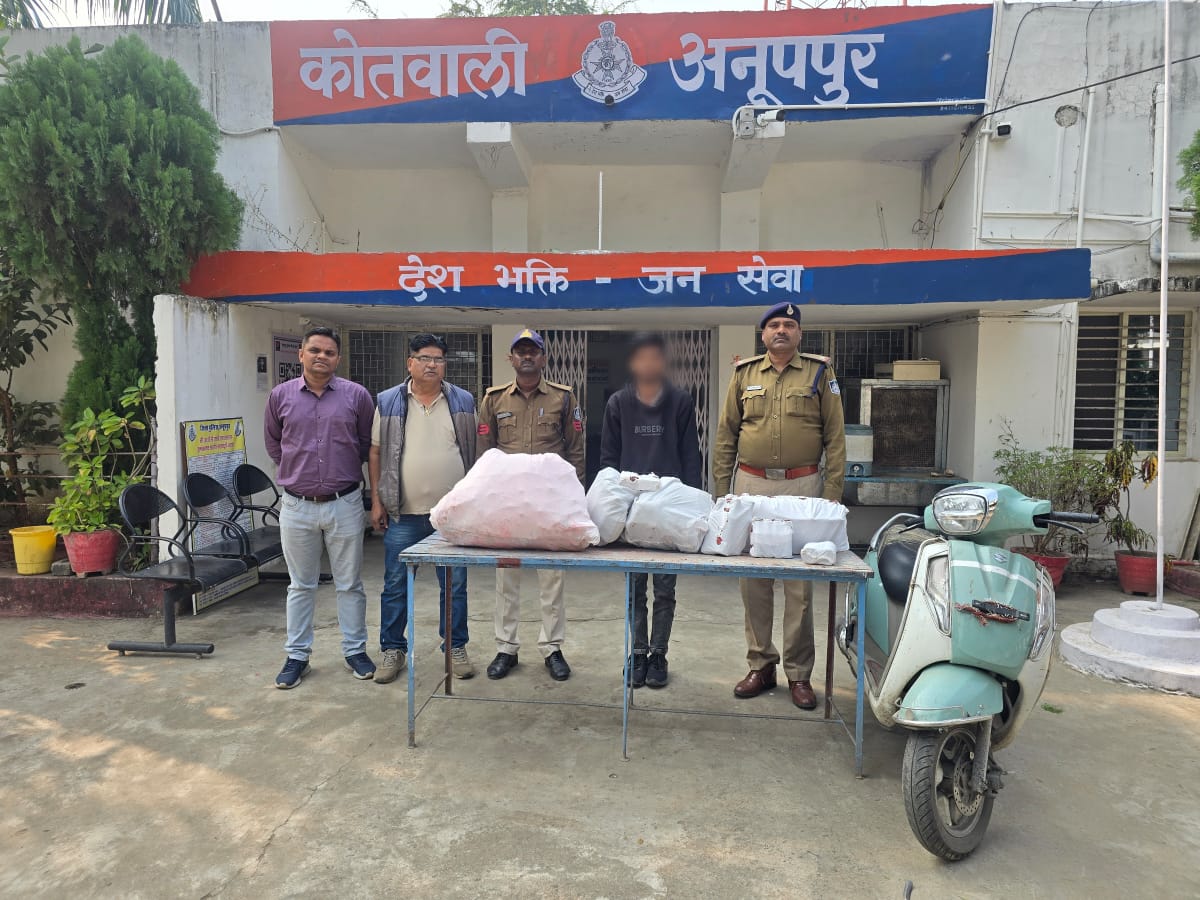 anuppur, Smuggler arrested , illicit liquor