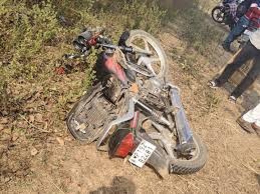 panna,   out-of-control car, bike in Panna