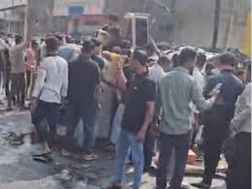 alirajpur, Bolero loaded , illicit liquor lost  