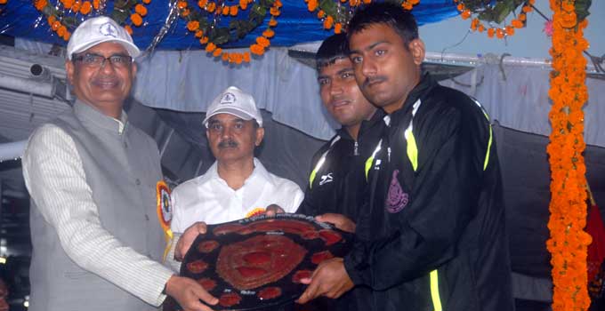 मध्यप्रदेश  पुलिस आदर्श  बने