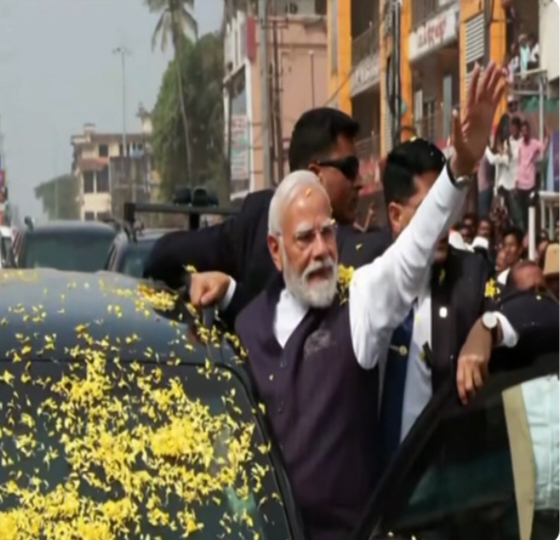 new delhi, Prime Minister,Karnataka tour, begins road show