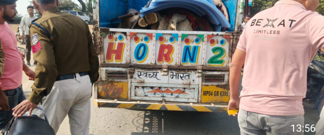 rajgarh, Illegal teak logs , pickup vehicle