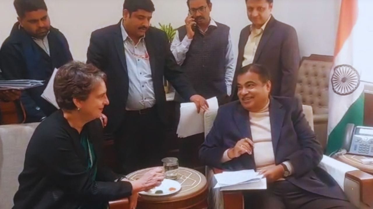 Delhi ,Parliament,unique meeting,Priyanka Gandhi and Nitin Gadkari