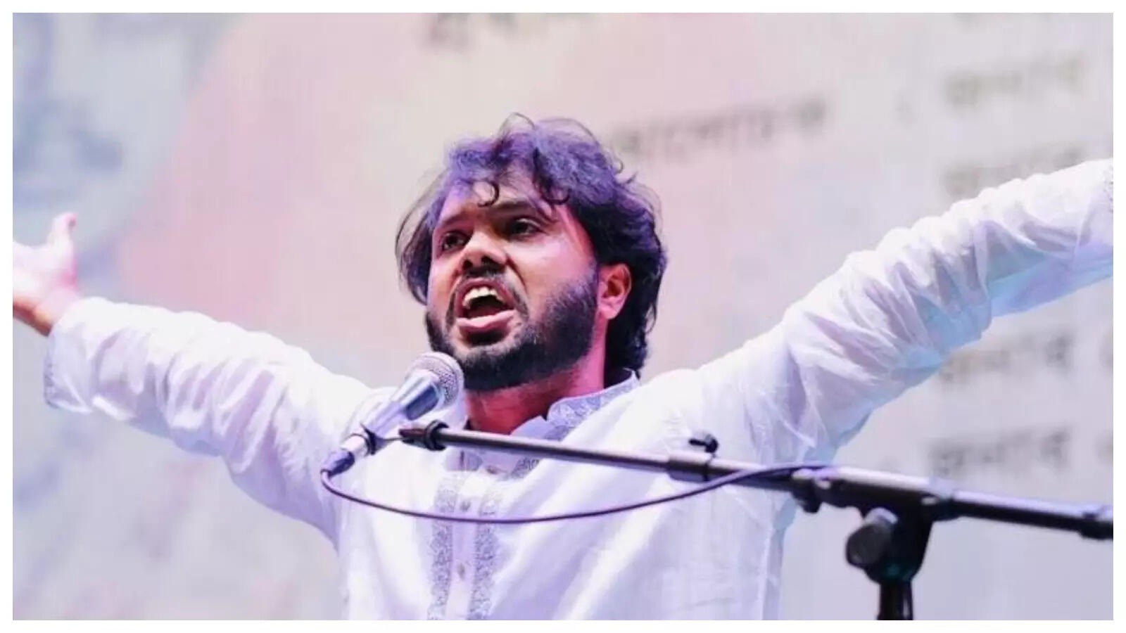 Bangladesh,Usman Hadi,passes away in Singapore,mourning