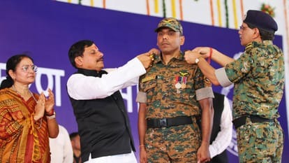Madhya Pradesh,CM Dr. Mohan Yadav,honors police,fight against Naxalism,ays tribute to the martyrs