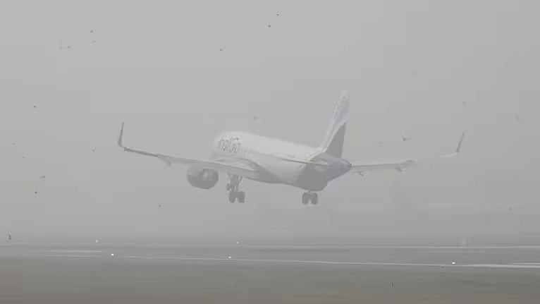Delhi,North India,Dense fog grips,affecting flights