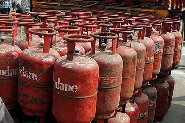 Dehli ,Free gas cylinders,  women , DBT  , bank accounts ,  Holi ,Diwali