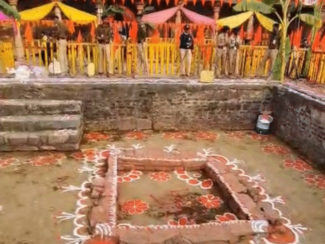 Dhar , Worship , prayers held ,  same day , Bhojshala , 10 years.