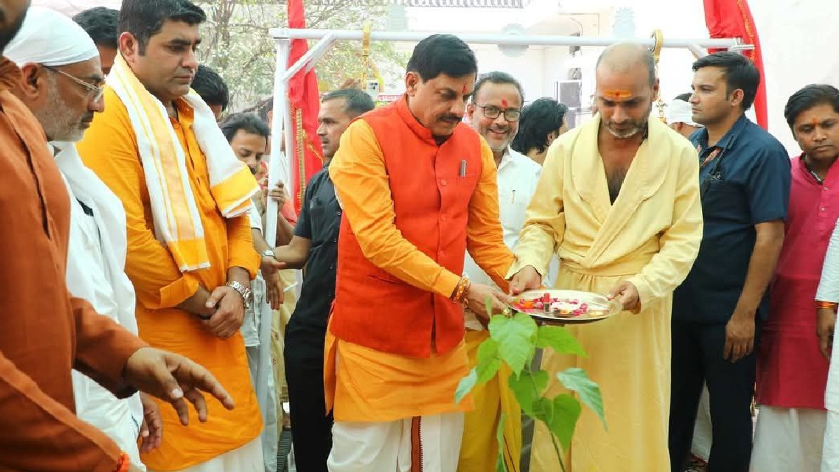 Madhya Prasdesh Despite , Pilot warning, CM Mohan Yadav,  visited Dada Guru.