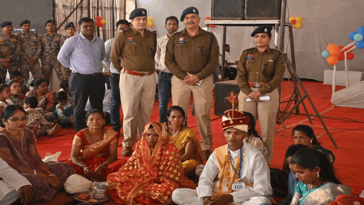 Mass wedding, 6,414 couples,Chhattisgarh, four Naxalites also involved
