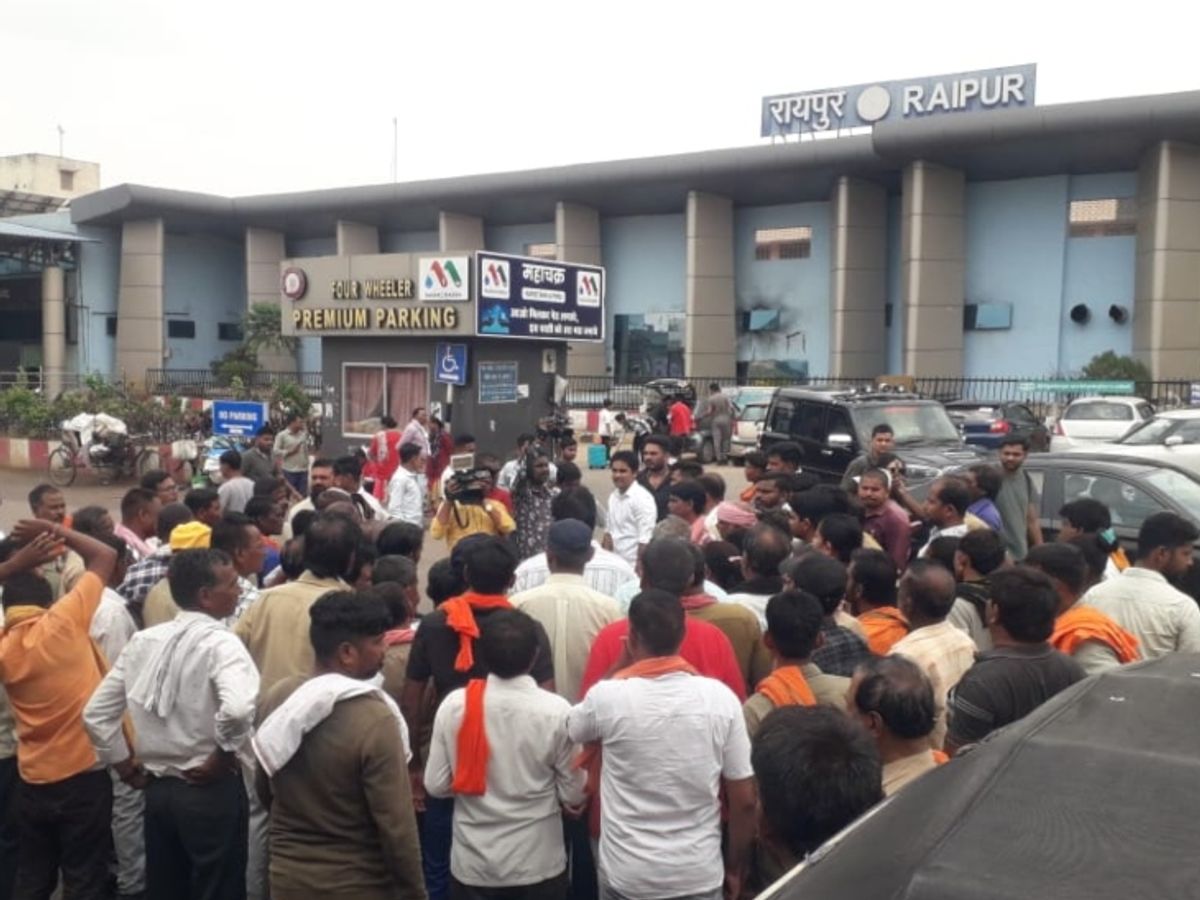 Security lapse ,  Raipur railway station; Innova , platform 