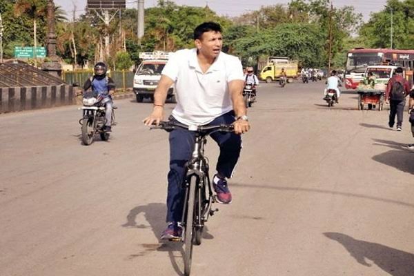 Jitu Patwari ,  Sehore , bicycle,cornered , government 