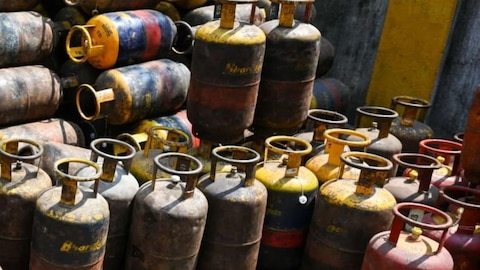 Commercial gas prices hiked in early September; cylinder becomes dearer by ₹9.50. 