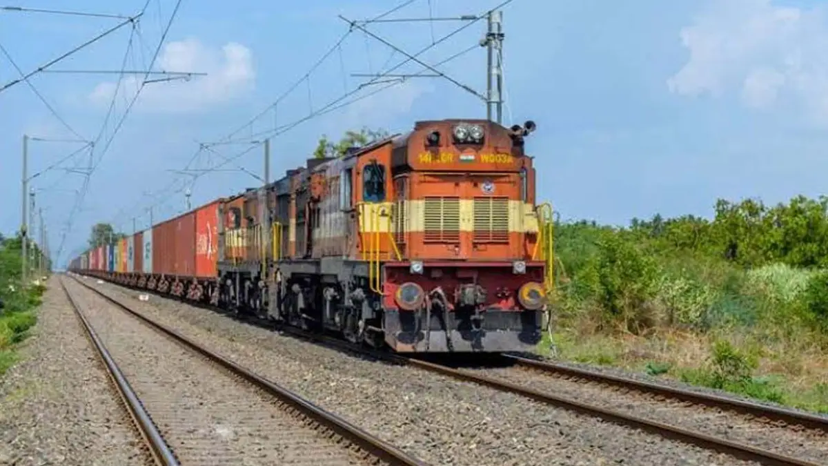 Shipping goods on returning empty freight trains to become cheaper; discount of up to 20%.