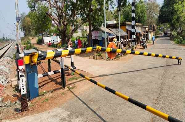  Railway crossing in Raipur to remain closed for 48 hours starting today; road traffic affected.