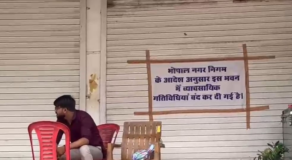  Major action by Housing Board in Bhopal; leases of 32 houses cancelled.