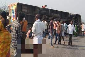 new delhi, 8 killed , bus overturns , Karnataka