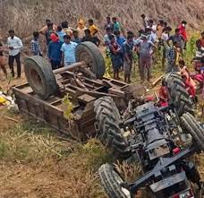 mahasamund,Four including two women ,died , tractor overturning