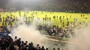 इंडोनेशिया में फुटबॉल मैच के दौरान भगदड़ में 174 लोगों की मौत