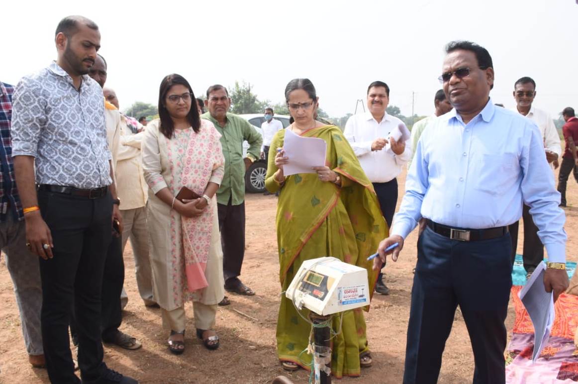 धमतरी जिले की प्रभारी सचिव रेणु पिल्ले ने सोरम धान खरीदी केंद्र का किया निरीक्षण