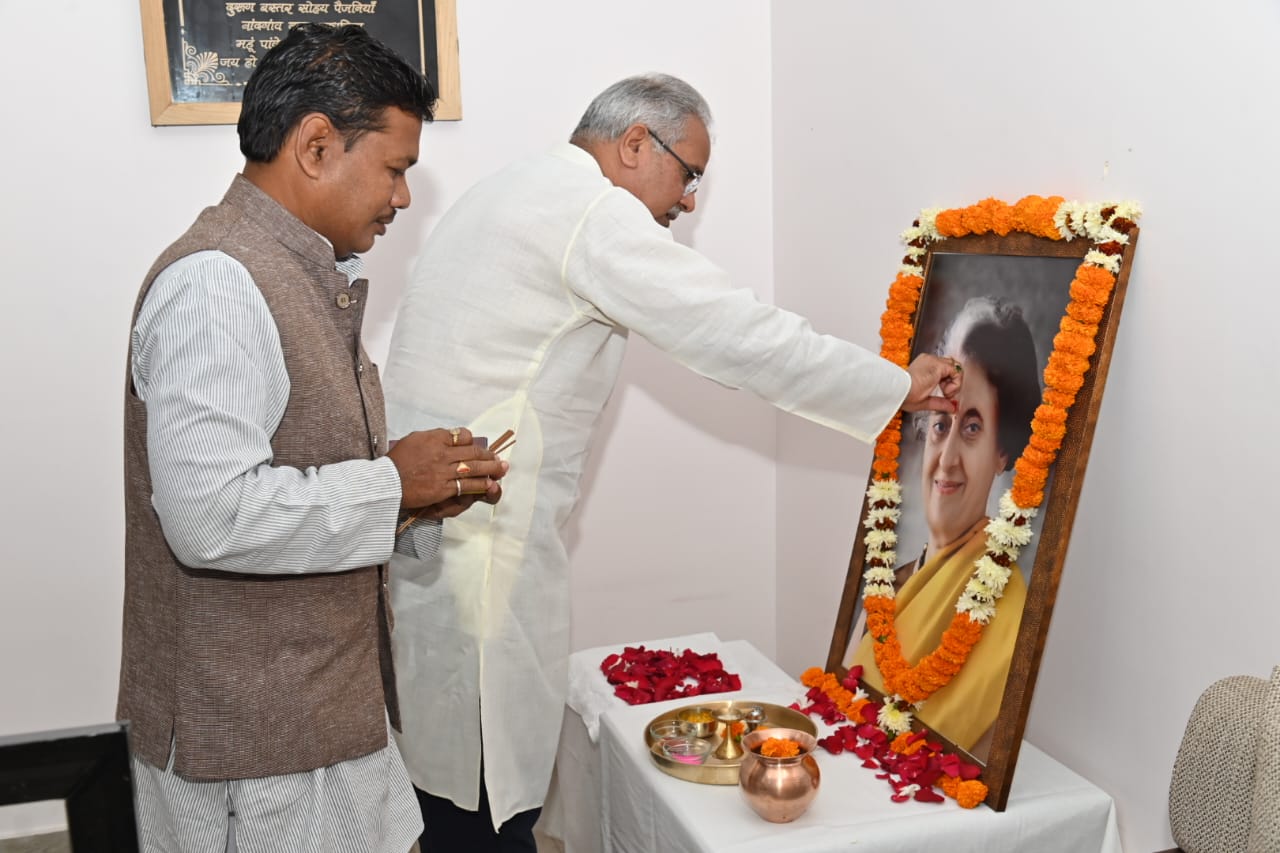 सीएम बघेल ने इंदिरा गांधी और वीरांगना रानी लक्ष्मीबाई की जयंती पर उन्हें किया नमन