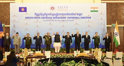 रक्षा मंत्री ने कंबोडिया के सिएम रीप में भारत-आसियान रक्षा मंत्रियों की बैठक की अध्यक्षता की