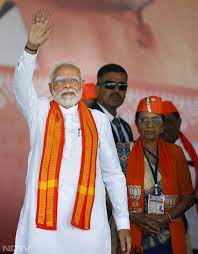 भाजपा के वरिष्‍ठ नेता नरेंद्र मोदी ने गुजरात में एक चुनाव रैली को संबोधित किया