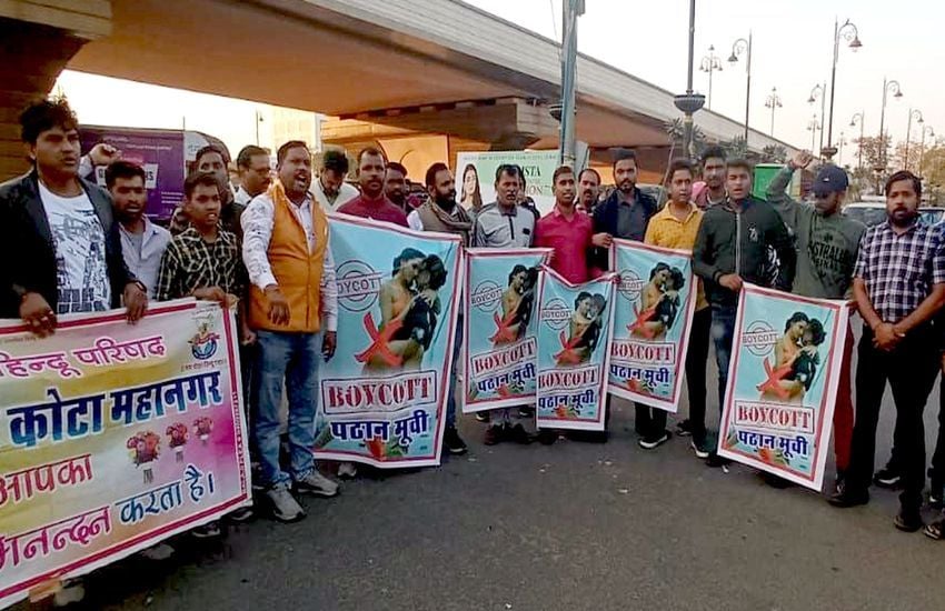 पठान मूवी के खिलाफ प्रदर्शन 